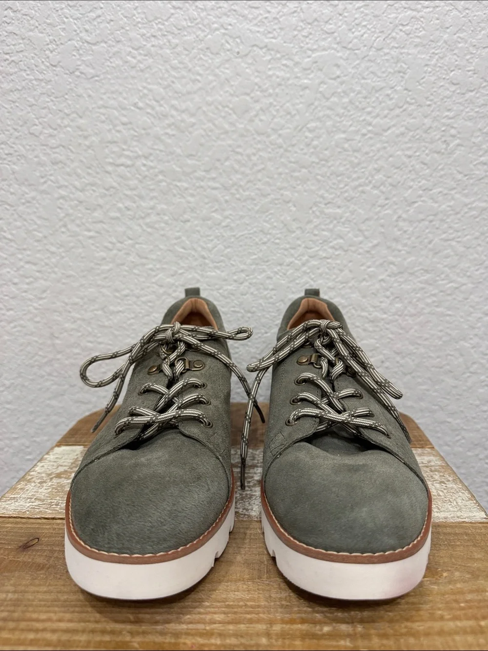Vionic Ballari Suede Olive Lace Up Loafer Oxford Size 8 NEW